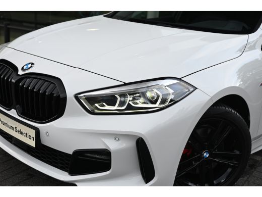 BMW 1 Serie 118i M Sport Automaat / Sportstoelen / LED / M Sportonderstel / Live Cockpit Professional / Apple... ActivLease financial lease