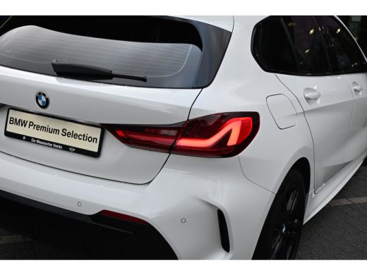 BMW 1 Serie 118i M Sport Automaat / Sportstoelen / LED / M Sportonderstel / Live Cockpit Professional / Apple... ActivLease financial lease