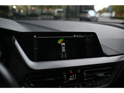 BMW 1 Serie 118i M Sport Automaat / Sportstoelen / LED / M Sportonderstel / Live Cockpit Professional / Apple... ActivLease financial lease