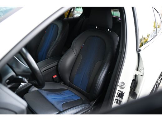 BMW 1 Serie 118i M Sport Automaat / Sportstoelen / LED / M Sportonderstel / Live Cockpit Professional / Apple... ActivLease financial lease