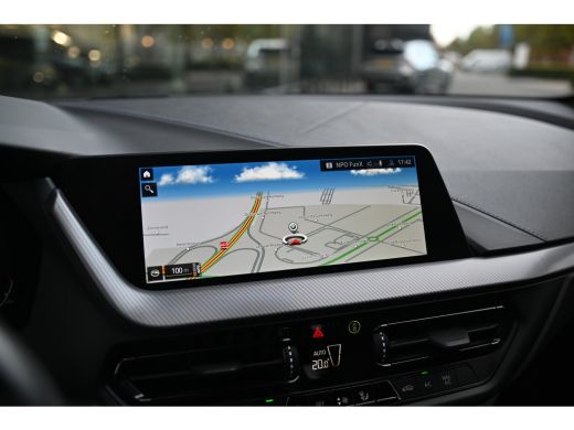 BMW 1 Serie 118i M Sport Automaat / Sportstoelen / LED / M Sportonderstel / Live Cockpit Professional / Apple... ActivLease financial lease