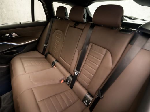 BMW 3 Serie Touring 330e xDrive M Sport 293Pk Automaat (PANORAMADAK, M PAKKET, LASER KOPLAMPEN, MEMORY SEATS,... ActivLease financial lease