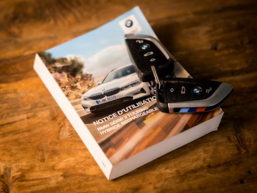 BMW 3 Serie Touring 330e xDrive M Sport 293Pk Automaat (PANORAMADAK, M PAKKET, LASER KOPLAMPEN, MEMORY SEATS,... ActivLease financial lease