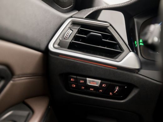 BMW 3 Serie Touring 330e xDrive M Sport 293Pk Automaat (PANORAMADAK, M PAKKET, LASER KOPLAMPEN, MEMORY SEATS,... ActivLease financial lease