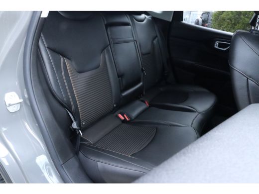 Jeep Compass 4xe 240 Plug-in Hybrid Electric Overland | Achteruitrijcamera | Airco (automatisch) | Apple Carpl... ActivLease financial lease