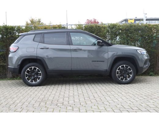 Jeep Compass 4xe 240 Plug-in Hybrid Electric Overland | Achteruitrijcamera | Airco (automatisch) | Apple Carpl... ActivLease financial lease