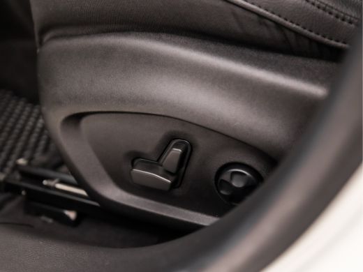 Jeep Compass 4xe 240 Plug-in Hybrid Electric S Automaat 240Pk (GROOT NAVI, APPLE CARPLAY, CAMERA, LEDER, ELEKT... ActivLease financial lease