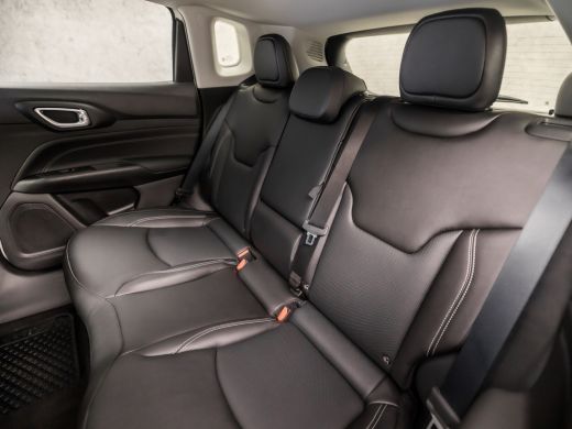 Jeep Compass 4xe 240 Plug-in Hybrid Electric S Automaat 240Pk (GROOT NAVI, APPLE CARPLAY, CAMERA, LEDER, ELEKT... ActivLease financial lease