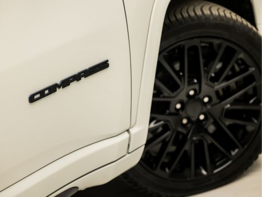 Jeep Compass 4xe 240 Plug-in Hybrid Electric S Automaat 240Pk (GROOT NAVI, APPLE CARPLAY, CAMERA, LEDER, ELEKT... ActivLease financial lease