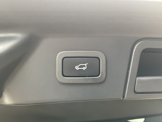 Land Rover Range Rover Velar 2.0 I4 Turbo AWD R-Dynamic Pano HUD Meridian Leer Stuur/Stoelverw Memory VOL! ActivLease financial lease