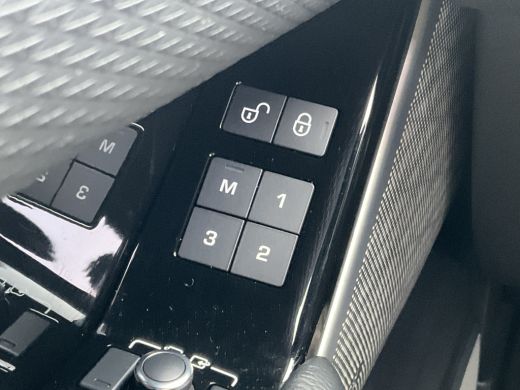 Land Rover Range Rover Velar 2.0 I4 Turbo AWD R-Dynamic Pano HUD Meridian Leer Stuur/Stoelverw Memory VOL! ActivLease financial lease