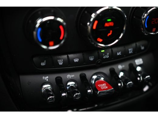 Mini Clubman Cooper Automaat / Panoramadak / Achteruitrijcamera / Comfort Access / LED / Stoelverwarming / Har... ActivLease financial lease