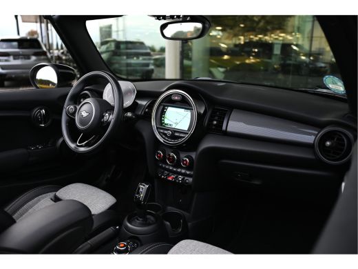 Mini Cooper Cabrio Cooper Automaat / Comfort Access / LED / Stoelverwarming / Comfortstoelen / Aircondtitioning / Cr... ActivLease financial lease