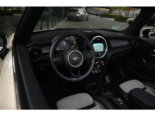 Mini Cooper Cabrio Cooper Automaat / Comfort Access / LED / Stoelverwarming / Comfortstoelen / Aircondtitioning / Cr... ActivLease financial lease