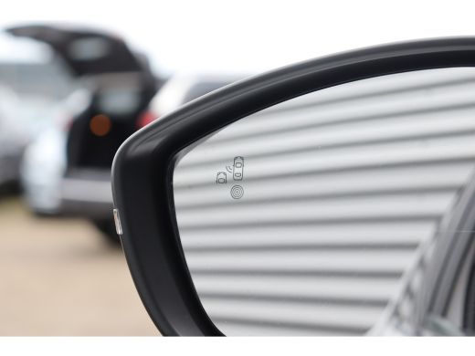 Opel Corsa 1.2 TURBO 100PK 5-DRS ELEGANCE GS-LINE / NAVI / LEDER / CLIMA / LED / PDC / 17" LMV / UNIEK / CAM... ActivLease financial lease