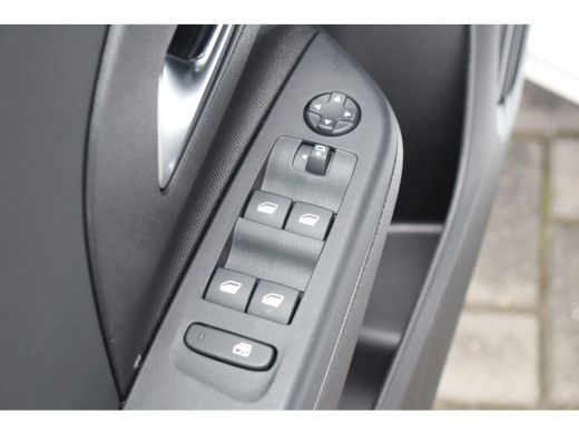 Opel Corsa 1.2 TURBO 100PK 5-DRS ELEGANCE GS-LINE / NAVI / LEDER / CLIMA / LED / PDC / 17" LMV / UNIEK / CAM... ActivLease financial lease