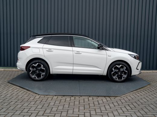 Opel Grandland 1.2 Turbo Ultimate | Led Matrix | Elk A-klep | Keyless | Prijs Rijklaar!! ActivLease financial lease
