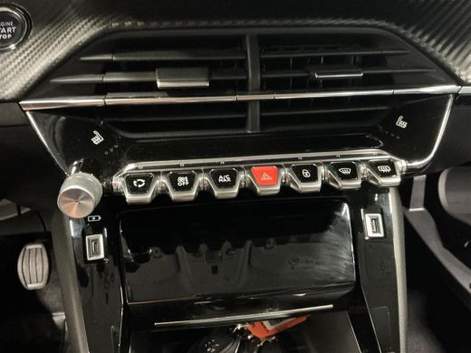 Peugeot 2008 1.2 PureTech Allure Camera | Afneembare Trekhaak | Stoelverwarming | Leder/Stof | Cruise | Climat... ActivLease financial lease