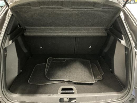 Peugeot 2008 1.2 PureTech Allure Camera | Afneembare Trekhaak | Stoelverwarming | Leder/Stof | Cruise | Climat... ActivLease financial lease