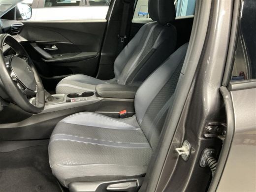 Peugeot 2008 1.2 PureTech Allure Camera | Afneembare Trekhaak | Stoelverwarming | Leder/Stof | Cruise | Climat... ActivLease financial lease