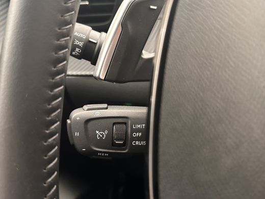 Peugeot 208 Hybrid 136 e-DCS6 Allure Camera Voor + Achter | Leder/Stof | Digitaal Dashboard | Parkeersensoren... ActivLease financial lease