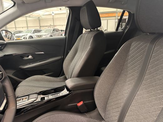 Peugeot 208 Hybrid 136 e-DCS6 Allure Camera Voor + Achter | Leder/Stof | Digitaal Dashboard | Parkeersensoren... ActivLease financial lease