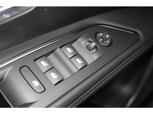 Peugeot 3008 1.2 PURETECH 130PK GT PACK AUTOMAAT / NAVI / LEDER / CLIMA / PDC / 19" LMV / CAMERA / BLACK PACK ... ActivLease financial lease
