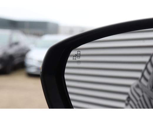 Peugeot 5008 1.2 PURETECH 130PK 7-ZITS ALLURE PACK AUTOMAAT / NAVI / LEDER / CLIMA / PDC / 18" LMV / CAMERA / ... ActivLease financial lease