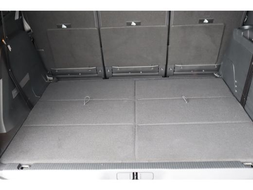 Peugeot 5008 1.2 PURETECH 130PK 7-ZITS ALLURE PACK AUTOMAAT / NAVI / LEDER / CLIMA / PDC / 18" LMV / CAMERA / ... ActivLease financial lease