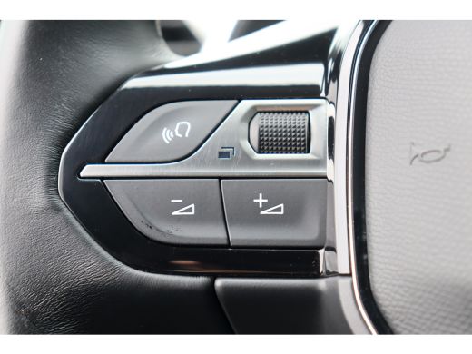 Peugeot 5008 1.2 PURETECH 130PK 7-ZITS ALLURE PACK AUTOMAAT / NAVI / LEDER / CLIMA / PDC / 18" LMV / CAMERA / ... ActivLease financial lease