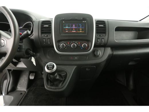 Renault Trafic 2.0 dCi T29 L2H1 | DC | Airco | Cruise | Trekh. | Navi | Imperiaal | Parkeersens. ActivLease financial lease