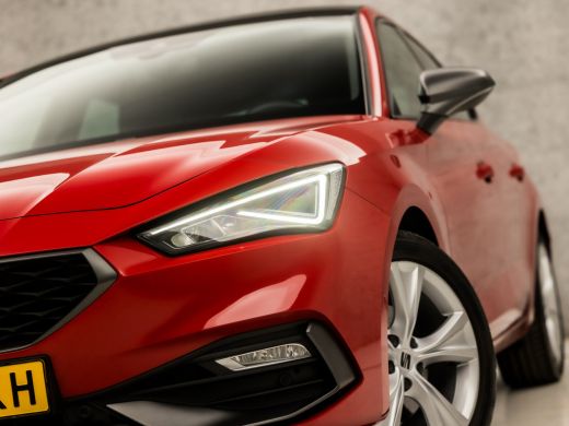Seat Leon 1.5 TSI FR Sport Automaat (SCHUIFDAK, APPLE CARPLAY, VIRTUAL COCKPIT, CAMERA, STOEL/STUURVERWARMI... ActivLease financial lease
