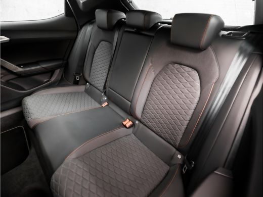 Seat Leon 1.5 TSI FR Sport Automaat (SCHUIFDAK, APPLE CARPLAY, VIRTUAL COCKPIT, CAMERA, STOEL/STUURVERWARMI... ActivLease financial lease