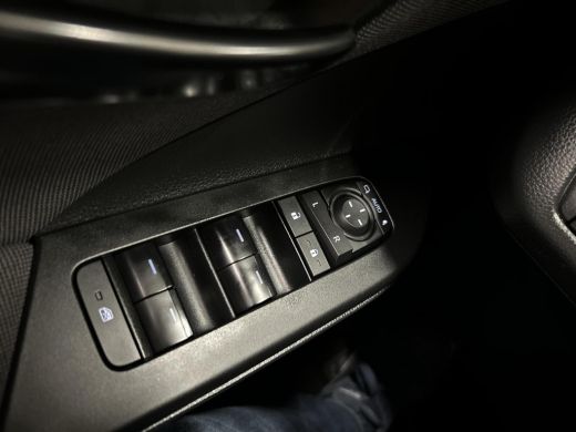 Toyota C-HR 1.8 Hybrid 140 Dynamic ActivLease financial lease