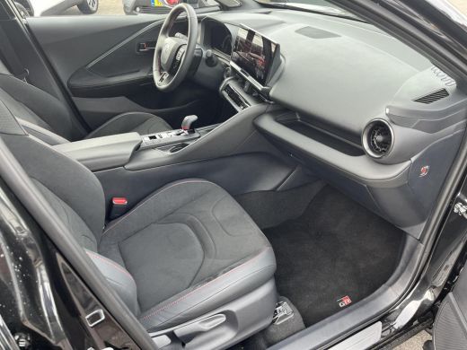 Toyota C-HR 2.0 Plug-in Hybrid 220 GR SPORT | Navigatie | Apple CarPlay/Android auto | Achteruitrijcamera | E... ActivLease financial lease