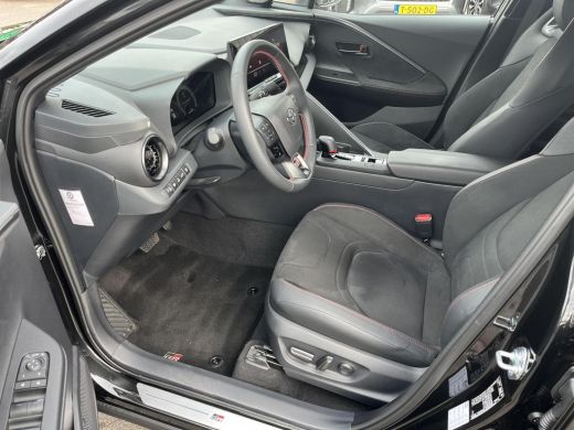 Toyota C-HR 2.0 Plug-in Hybrid 220 GR SPORT | Navigatie | Apple CarPlay/Android auto | Achteruitrijcamera | E... ActivLease financial lease