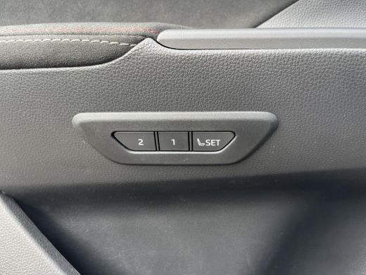 Toyota C-HR 2.0 Plug-in Hybrid 220 GR SPORT | Navigatie | Apple CarPlay/Android auto | Achteruitrijcamera | E... ActivLease financial lease