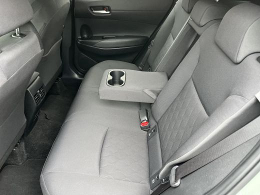 Toyota Corolla Cross Hybrid 200 Dynamic | Stoel- + stuurverwarming | Navigatie | Keyless entry | LED koplampen | ActivLease financial lease