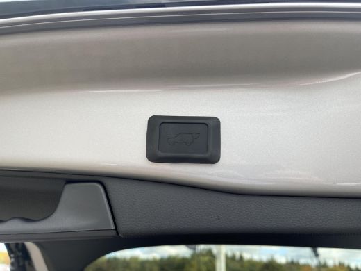 Toyota RAV4 2.5 Plug-in Hybrid AWD Bi-Tone Plus ActivLease financial lease