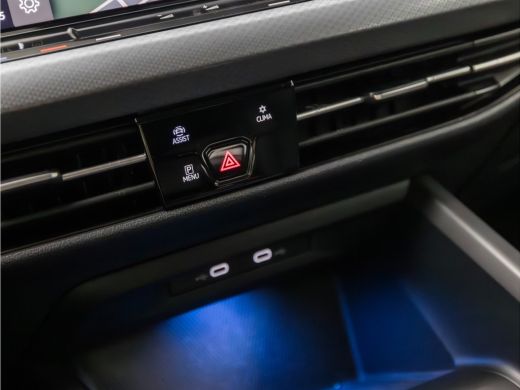 Volkswagen Golf 1.0 TSI Sportline (APPLE CARPLAY, GROOT NAVI, SFEERVERLICHTING, KEYLESS, GETINT GLAS, SPORTSTOELE... ActivLease financial lease