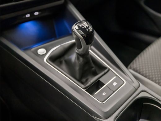 Volkswagen Golf 1.0 TSI Sportline (APPLE CARPLAY, GROOT NAVI, SFEERVERLICHTING, KEYLESS, GETINT GLAS, SPORTSTOELE... ActivLease financial lease