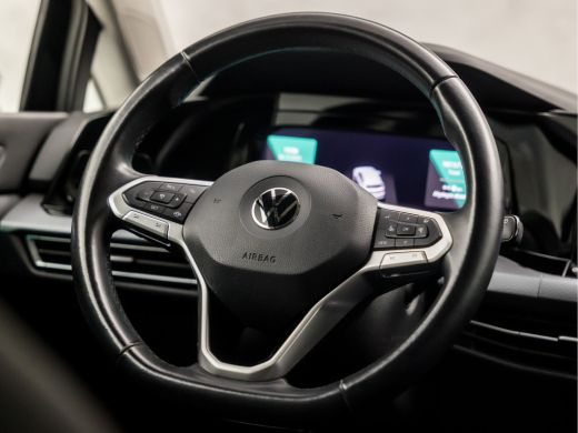 Volkswagen Golf 1.0 TSI Sportline (APPLE CARPLAY, GROOT NAVI, SFEERVERLICHTING, KEYLESS, GETINT GLAS, SPORTSTOELE... ActivLease financial lease