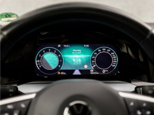 Volkswagen Golf 1.0 TSI Sportline (APPLE CARPLAY, GROOT NAVI, SFEERVERLICHTING, KEYLESS, GETINT GLAS, SPORTSTOELE... ActivLease financial lease