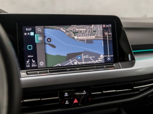 Volkswagen Golf 1.0 TSI Sportline (APPLE CARPLAY, GROOT NAVI, SFEERVERLICHTING, KEYLESS, GETINT GLAS, SPORTSTOELE... ActivLease financial lease