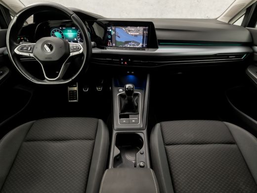 Volkswagen Golf 1.0 TSI Sportline (APPLE CARPLAY, GROOT NAVI, SFEERVERLICHTING, KEYLESS, GETINT GLAS, SPORTSTOELE... ActivLease financial lease