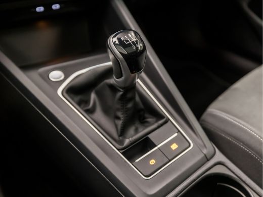 Volkswagen Golf 1.5 TSI Sport (SCHUIFDAK, 4 CILINDER, APPLE CARPLAY, MEMORY SEATS, CAMERA, SFEERVERLICHTING, ALCA... ActivLease financial lease