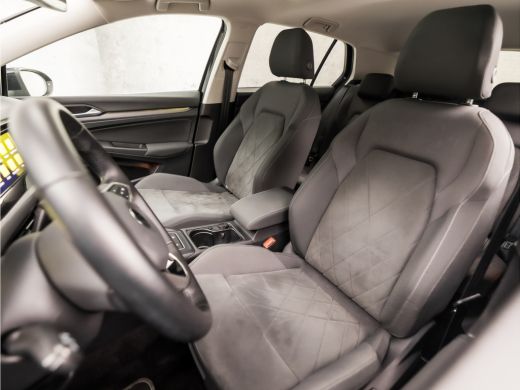 Volkswagen Golf 1.5 TSI Sport (SCHUIFDAK, 4 CILINDER, APPLE CARPLAY, MEMORY SEATS, CAMERA, SFEERVERLICHTING, ALCA... ActivLease financial lease