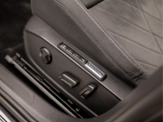 Volkswagen Golf 1.5 TSI Sport (SCHUIFDAK, 4 CILINDER, APPLE CARPLAY, MEMORY SEATS, CAMERA, SFEERVERLICHTING, ALCA... ActivLease financial lease