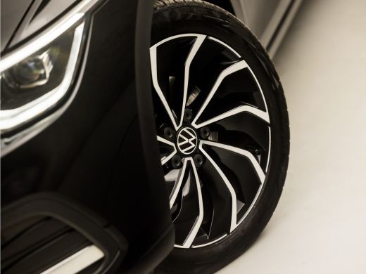 Volkswagen Golf 1.5 TSI Sport (SCHUIFDAK, 4 CILINDER, APPLE CARPLAY, MEMORY SEATS, CAMERA, SFEERVERLICHTING, ALCA... ActivLease financial lease