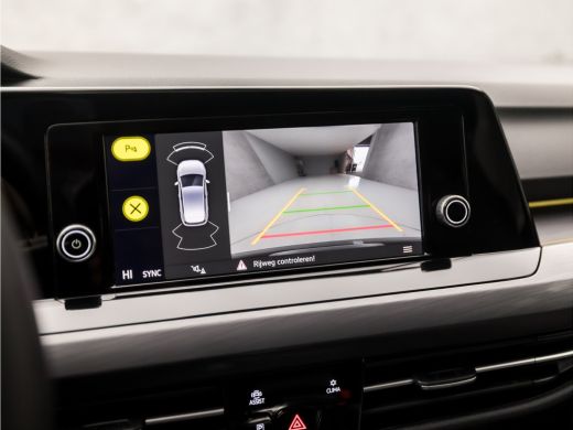 Volkswagen Golf 1.5 TSI Sport (SCHUIFDAK, 4 CILINDER, APPLE CARPLAY, MEMORY SEATS, CAMERA, SFEERVERLICHTING, ALCA... ActivLease financial lease